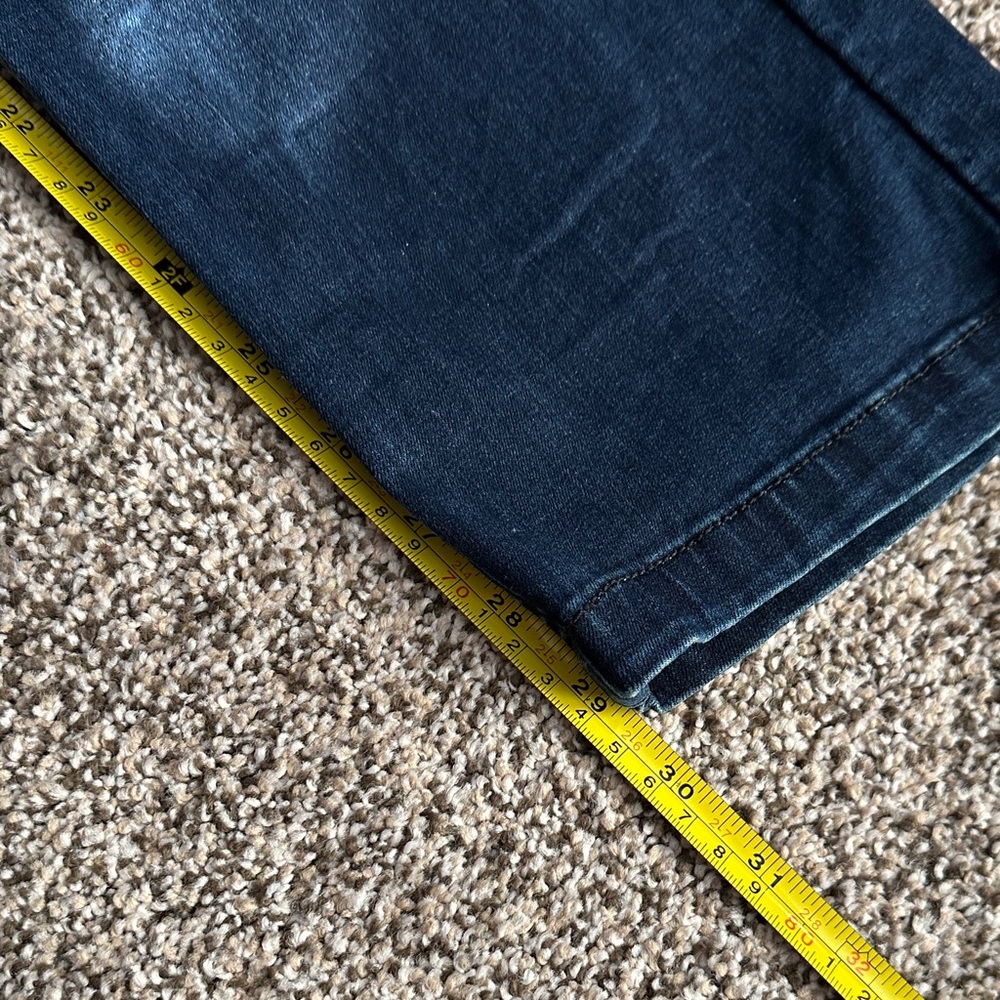 Mugsy Men's Relaxed Fit Stretch Jeans in Deep Blue - Picture 3 of 4